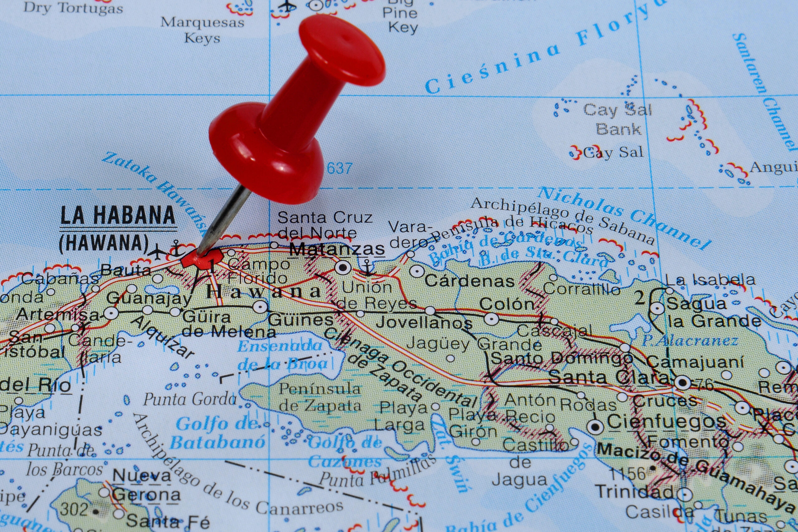 Mapa de Cuba con marcador rojo